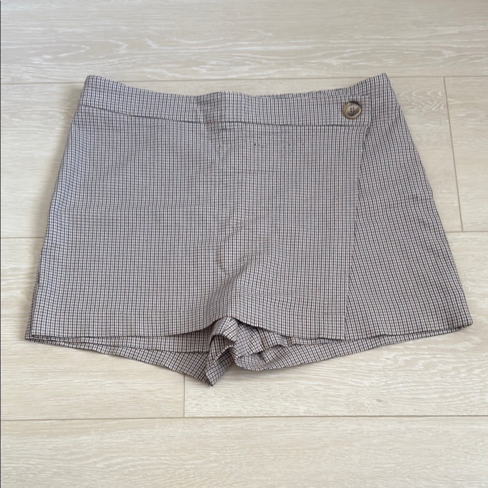 3/$10 Jules & Leopold Brown and White Skorts with Chic Design